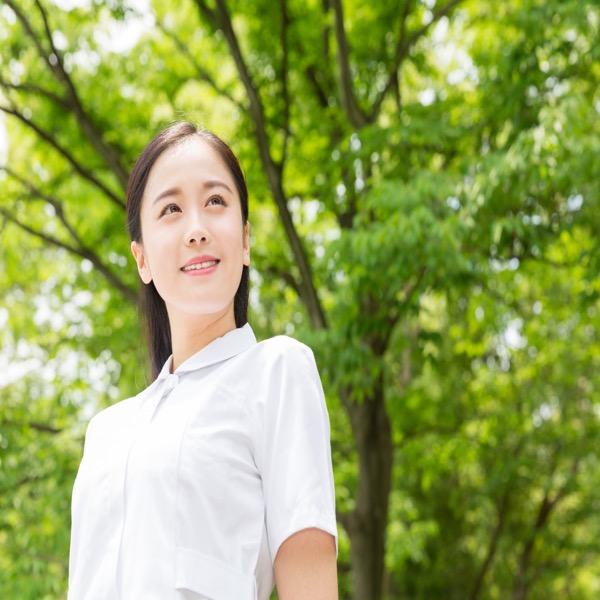 訪問看護師が患者に寄り添うシーン